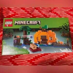 LEGO Minecraft Pumpkin House Playset - Orange, Green, Brown